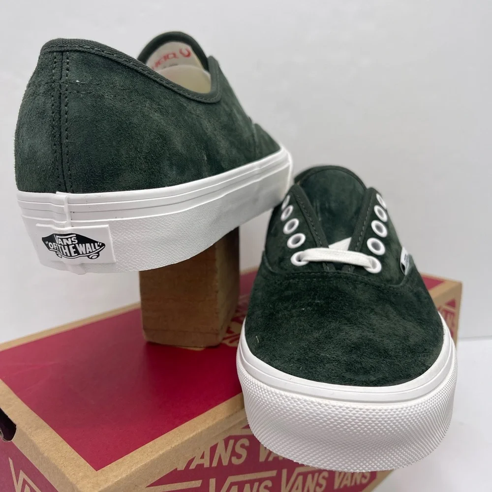 Vans WMNS Dark Green Suede Sneakers Authentic
Pig Suede Dried Kelp
VN000D7YEMU - Picture 9 of 16